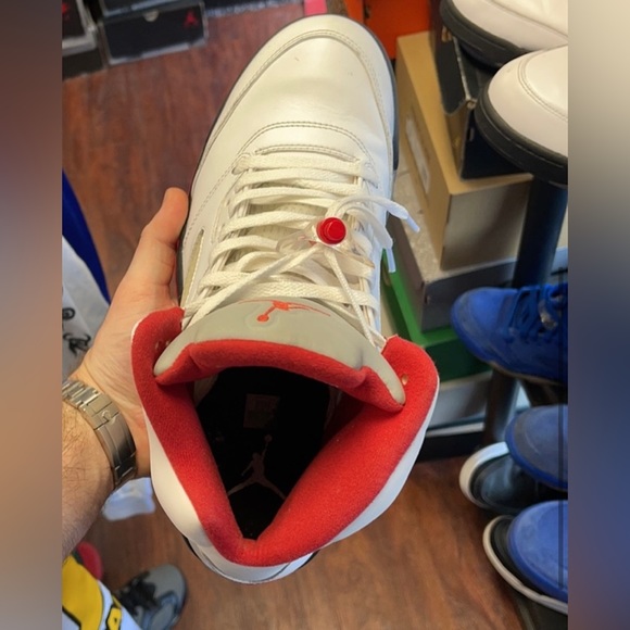 Jordan 5 Fire Red 11 condition as shown. - Picture 2 of 4